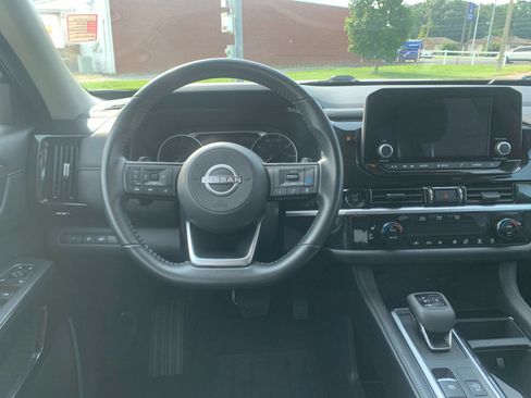 Used 2025 Nissan Pathfinder SV AWD/4WD image 18