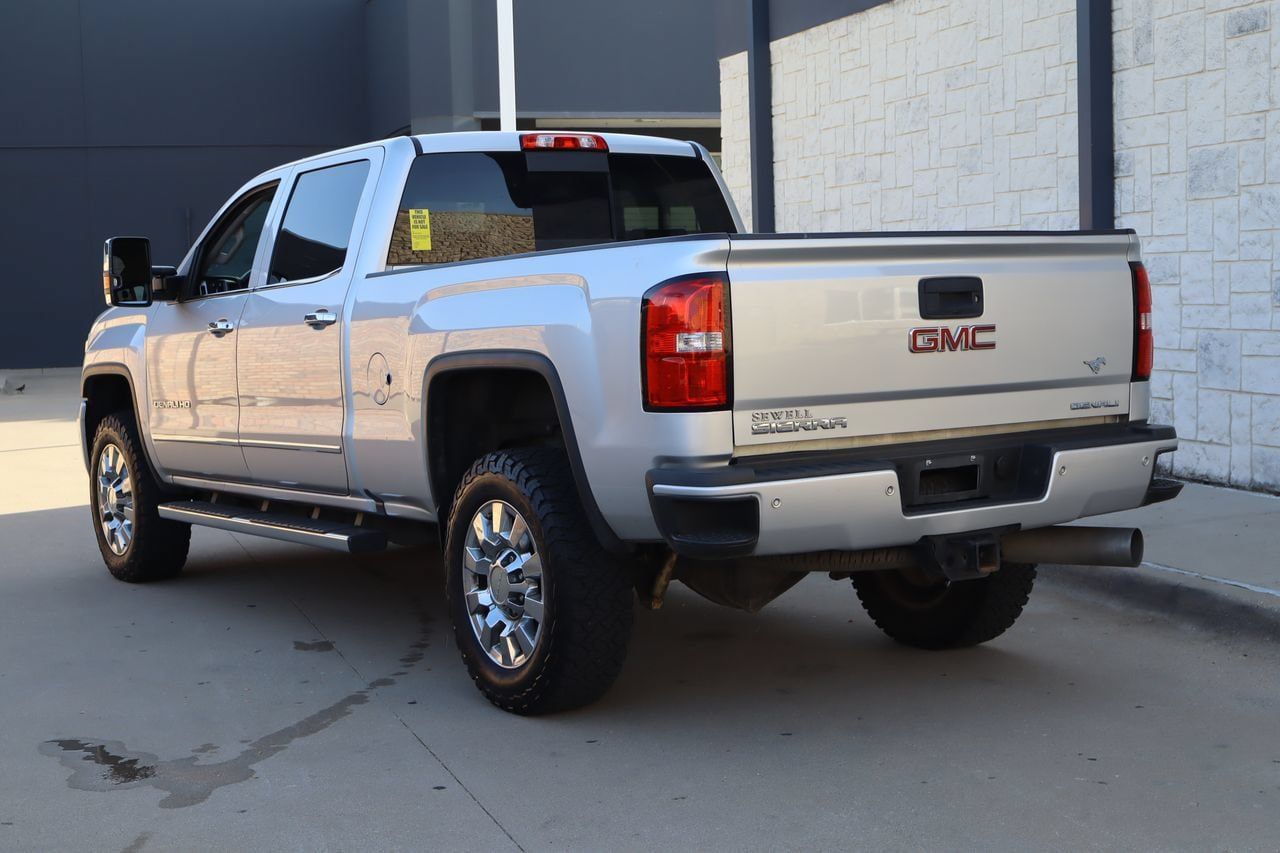 Used 2018 GMC Sierra 2500 Denali w/ Duramax Plus Package AWD/4WD image 3