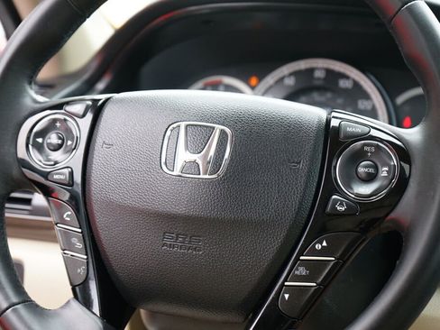 Used 2017 Honda Accord Touring image 18