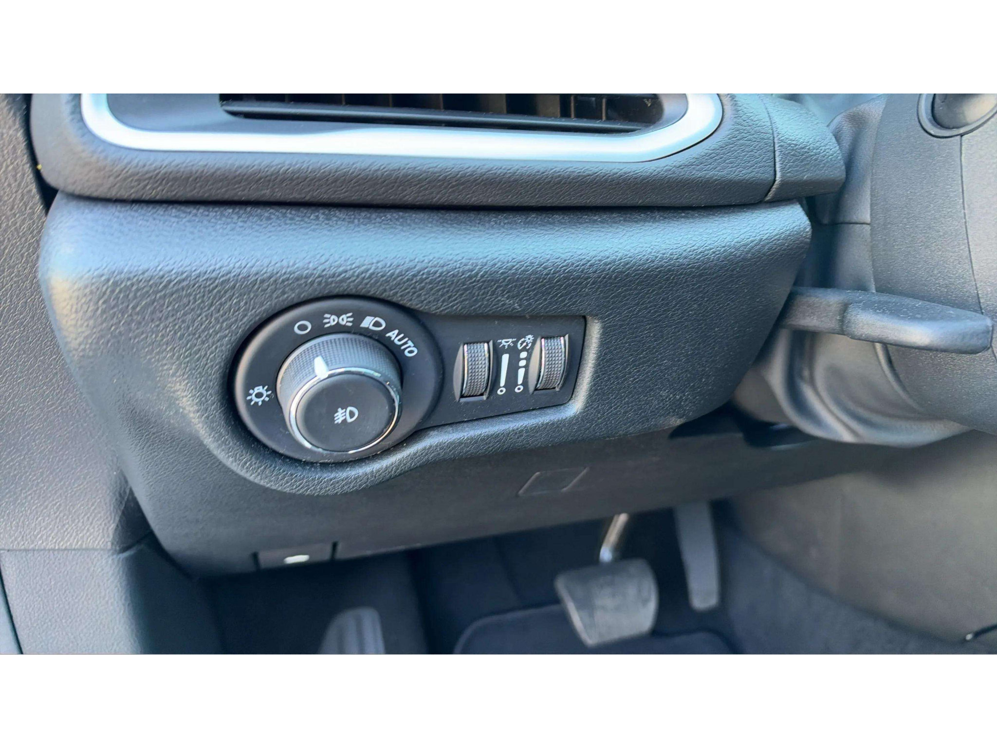 Used 2026 Chrysler Pacifica Select FWD image 22