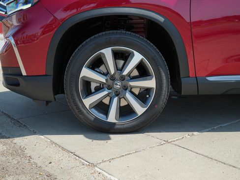 Used 2025 Honda Pilot Elite image 12