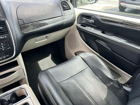 Used 2012 Chrysler Town & Country Touring w/ Entertainment Group #1 FWD image 16