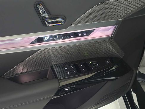 Used 2026 BMW 760i xDrive w/ Executive Package image 24