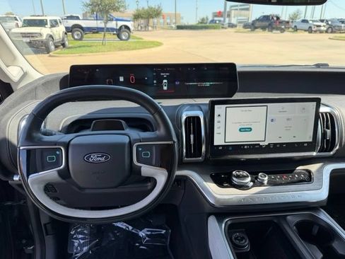Certified 2025 Ford Expedition Platinum w/ Driver's Package AWD/4WD image 17