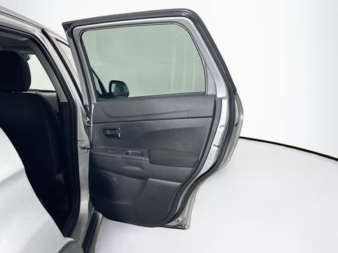 Used 2025 Mitsubishi Outlander Sport LE AWD/4WD image 28