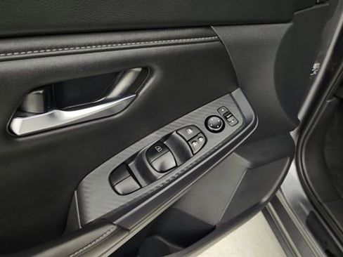 Used 2024 Nissan Sentra SV FWD image 22