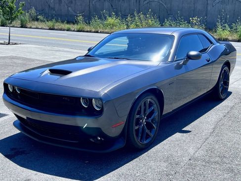 Used 2019 Dodge Challenger R/T w/ Driver Convenience Group RWD image 10