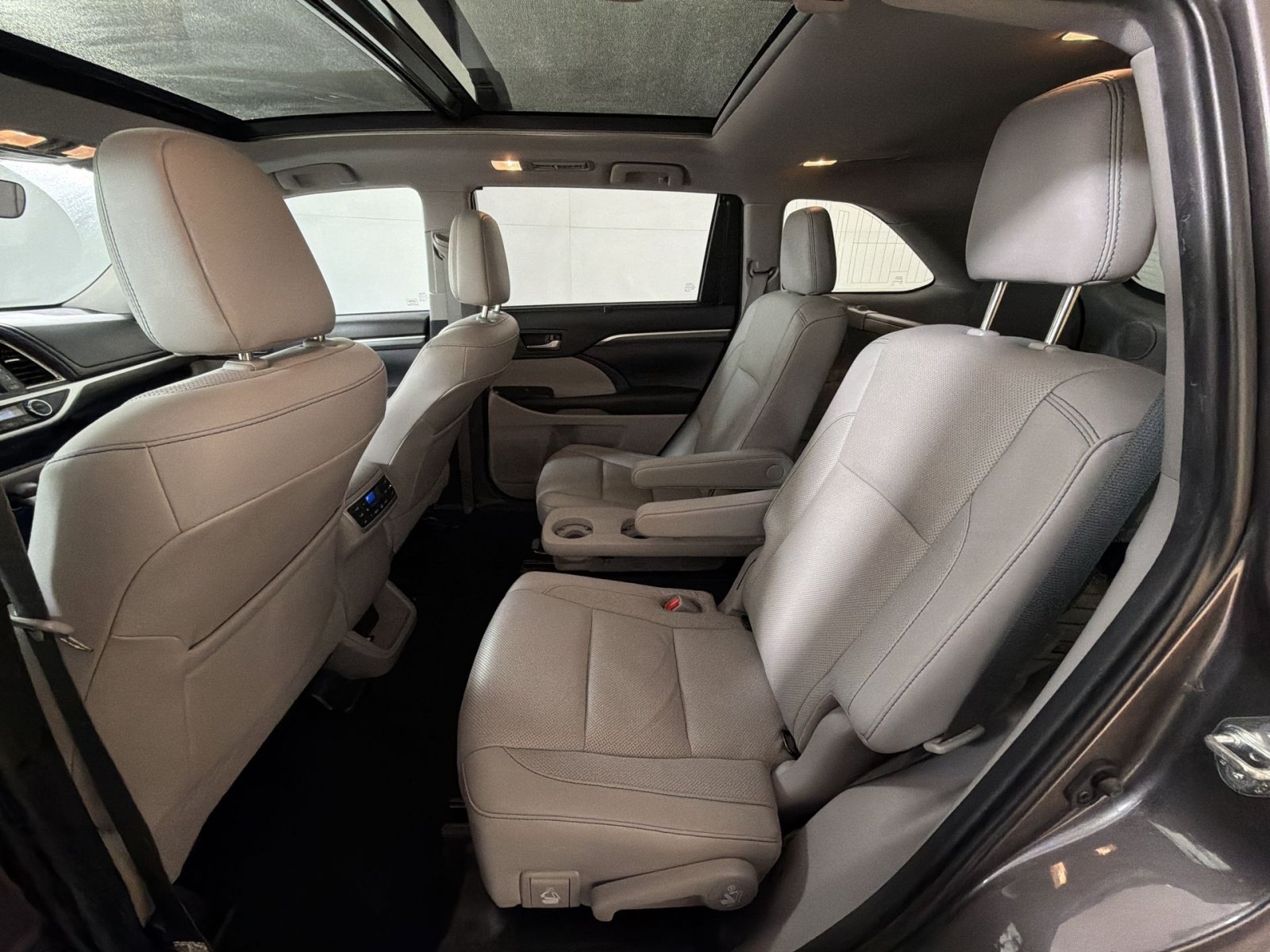 Used 2019 Toyota Highlander Limited Platinum AWD/4WD image 25