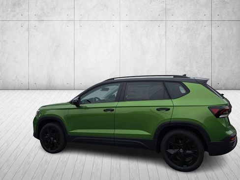 New 2026 Volkswagen Taos SE image 7