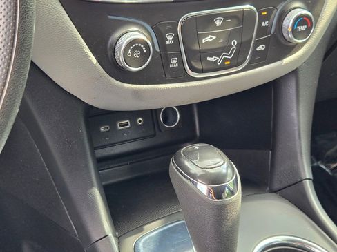Used 2021 Chevrolet Equinox LT image 26