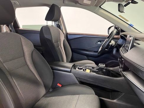 Used 2022 Nissan Rogue SV image 10