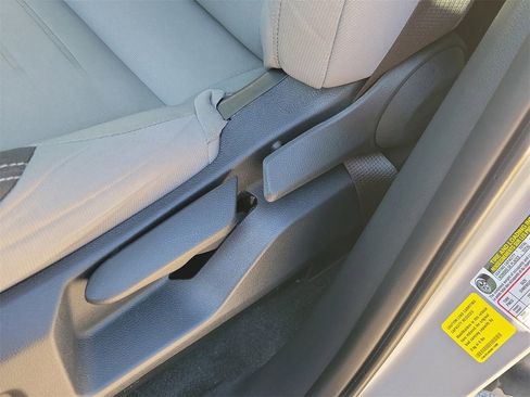 Used 2025 Toyota Tacoma TRD Off-Road image 17