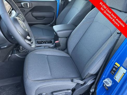 New 2025 Jeep Gladiator Sport image 18