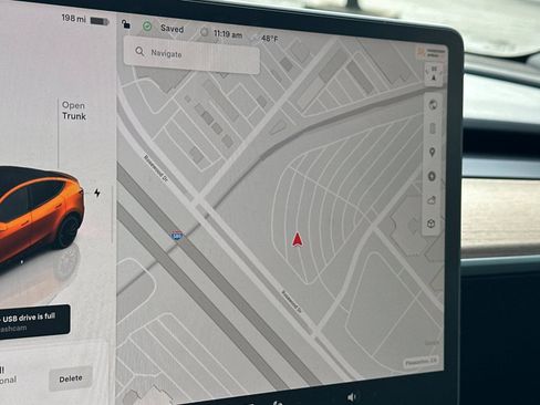 Used 2023 Tesla Model Y Performance image 25