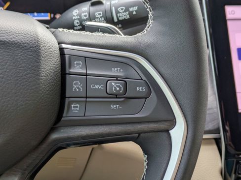 New 2025 Jeep Grand Cherokee L Limited image 30