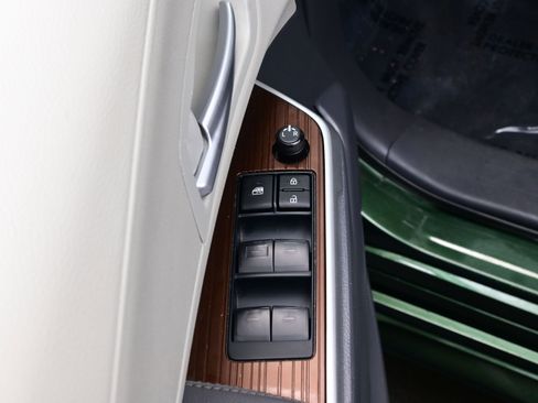 Used 2024 Toyota Sienna XLE image 10