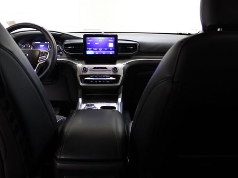 Used 2023 Ford Explorer XLT w/ Equipment Group 202A image 27