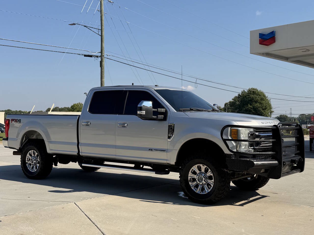 Used 2017 Ford F250 XLT w/ XLT Premium Package AWD/4WD image 3