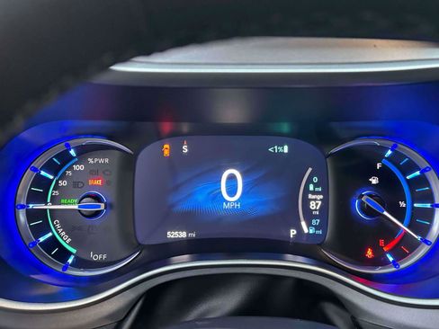 Used 2024 Chrysler Pacifica Limited image 24