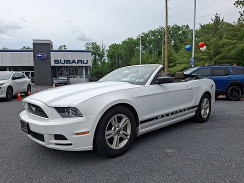 Used 2014 Ford Mustang Convertible RWD image 3