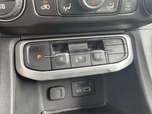 Used 2023 GMC Acadia SLE w/ Infotainment Package AWD/4WD image 16