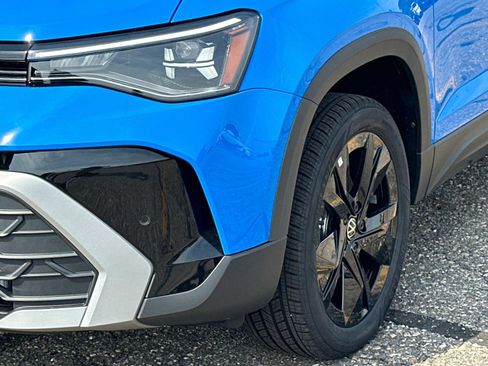New 2025 Volkswagen Taos SE image 8