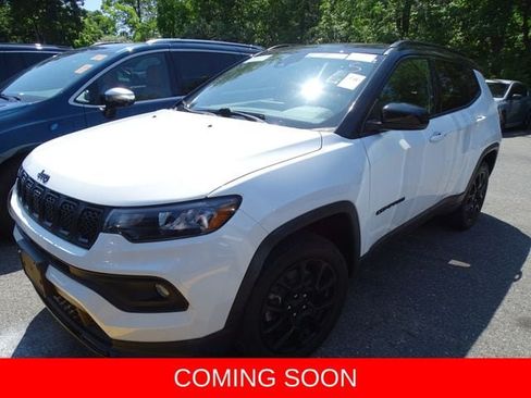 Used 2023 Jeep Compass Latitude w/ Sun and Sound Group AWD/4WD image 1