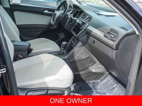 Used 2019 Volkswagen Tiguan SE w/ Panoramic Sunroof Package FWD image 12