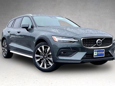 New 2026 Volvo V60 B5 Cross Country Ultra w/ Protection Package Premier image 2