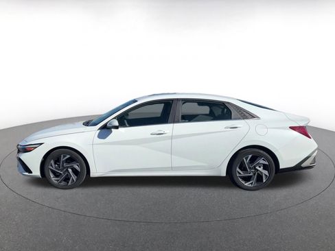 Used 2025 Hyundai Elantra SEL image 9