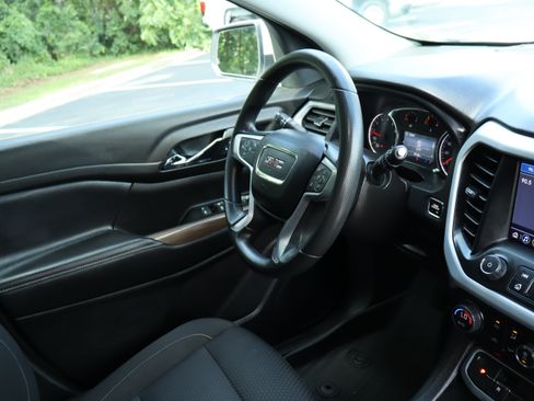 Used 2023 GMC Acadia SLE FWD image 43