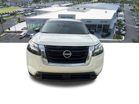 Used 2025 Nissan Pathfinder S AWD/4WD image 3