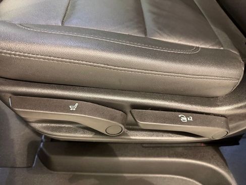 Used 2024 Chevrolet Suburban LT image 27