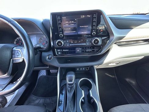 Used 2022 Toyota Highlander LE image 27