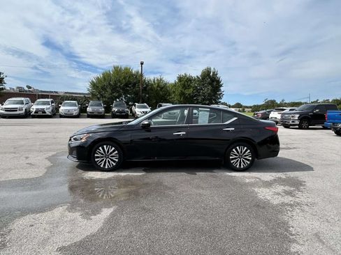 Used 2024 Nissan Altima 2.5 SV FWD image 4