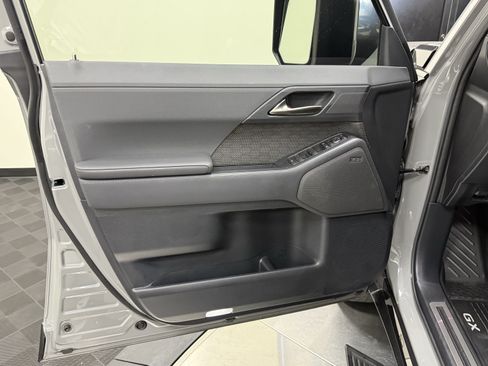 Used 2025 Lexus GX 550 w/ Accessory Package (2T) AWD/4WD image 10
