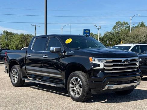 Used 2024 Chevrolet Silverado 1500 High Country w/ Technology Package AWD/4WD image 8