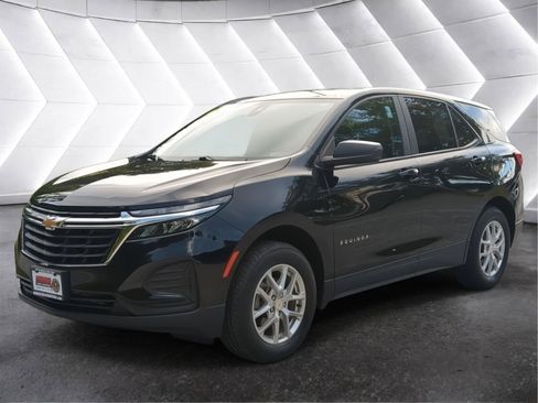 Used 2023 Chevrolet Equinox LS w/ LS Convenience Package AWD/4WD image 7