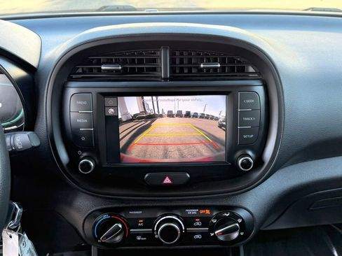Used 2023 Kia Soul LX w/ LX Technology Package image 24