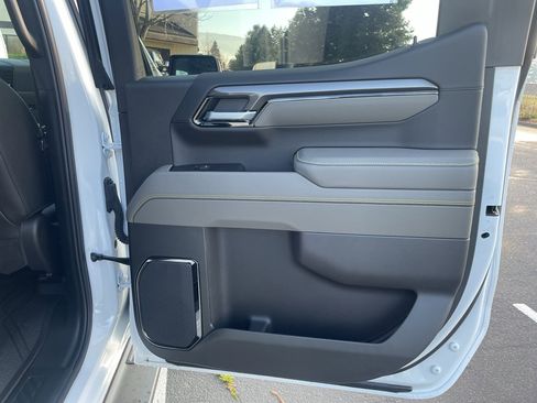 Used 2025 Chevrolet Silverado 1500 ZR2 w/ Technology Package image 60