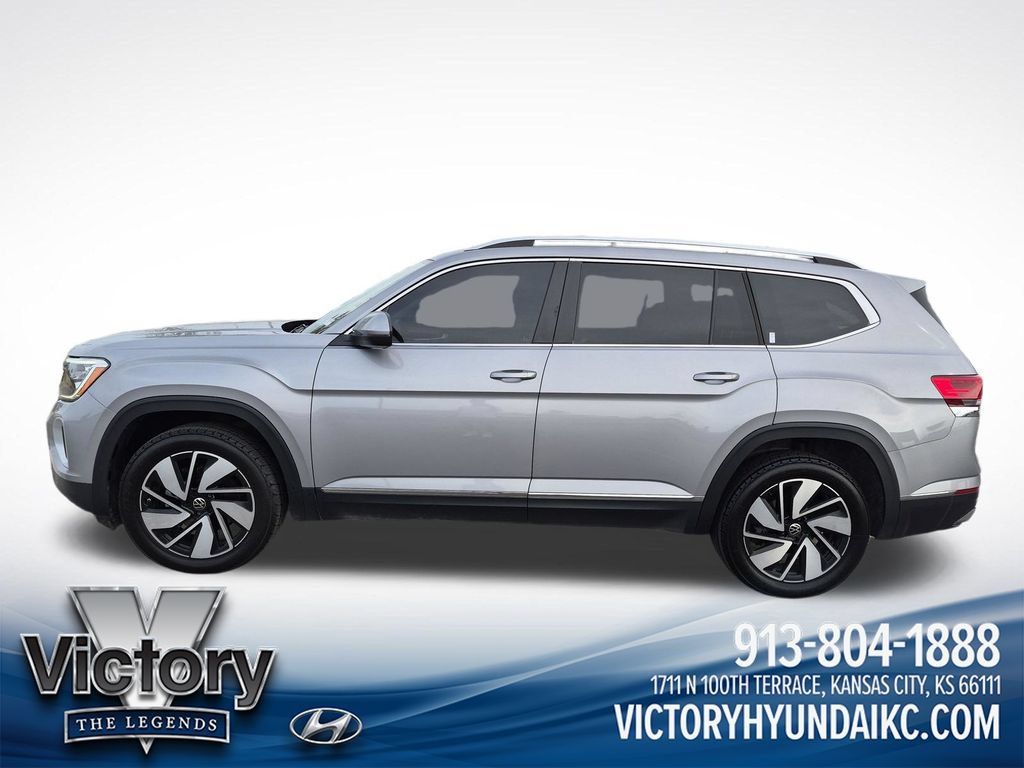 Used 2024 Volkswagen Atlas SEL AWD/4WD image 2