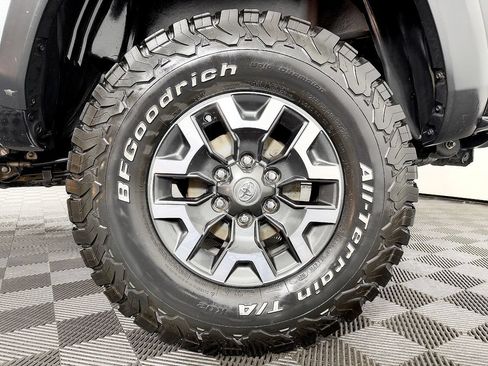 Used 2020 Toyota Tacoma TRD Off-Road w/ Technology Package AWD/4WD image 24