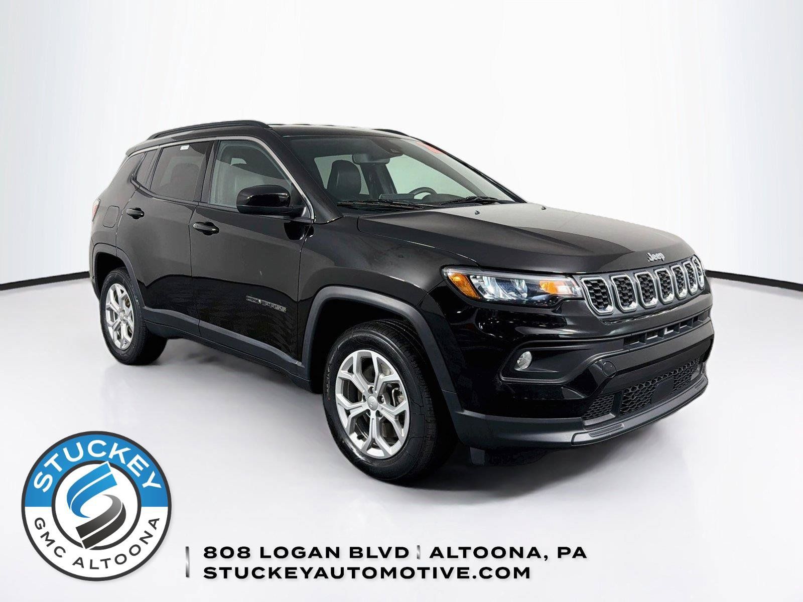 Used 2024 Jeep Compass Latitude AWD/4WD image 1