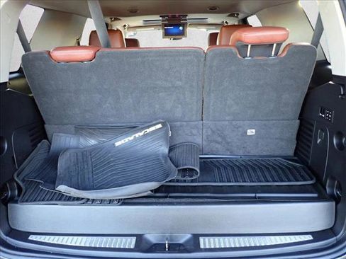 Used 2018 Cadillac Escalade Premium Luxury image 8