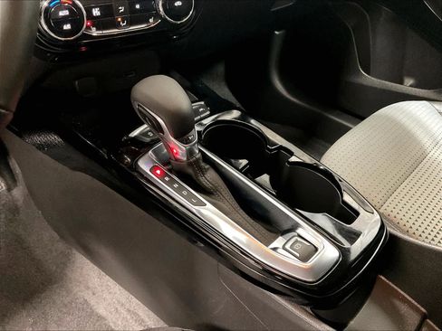 Used 2025 Chevrolet Trax LT w/ LT Convenience Package image 21