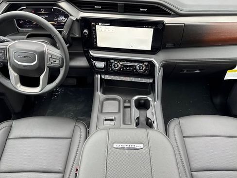 New 2026 GMC Sierra 2500 Denali w/ Denali Reserve Package image 15