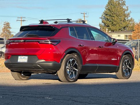 New 2026 Chevrolet Equinox EV LT image 2