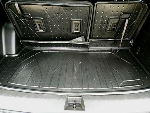 Used 2021 Chevrolet Traverse LS w/ LPO, Floor Liner Package FWD image 29