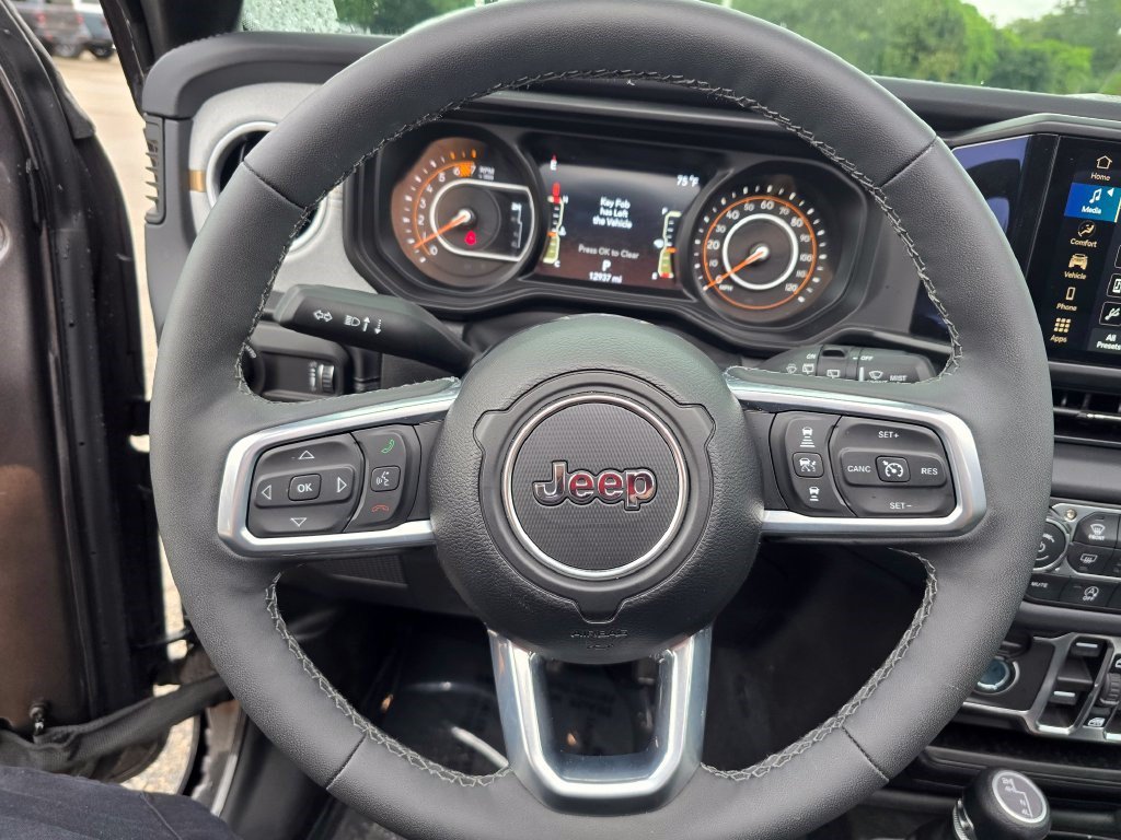 Used 2026 Jeep Wrangler Unlimited Sahara AWD/4WD image 18