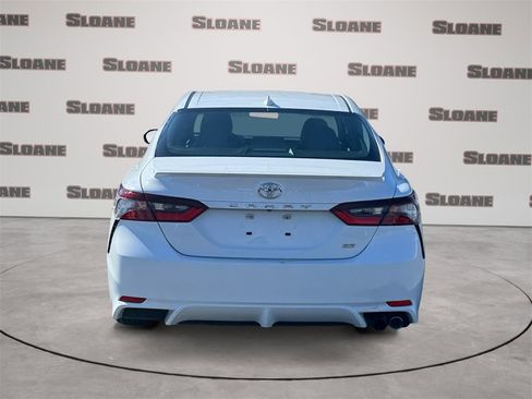 Used 2024 Toyota Camry SE image 4